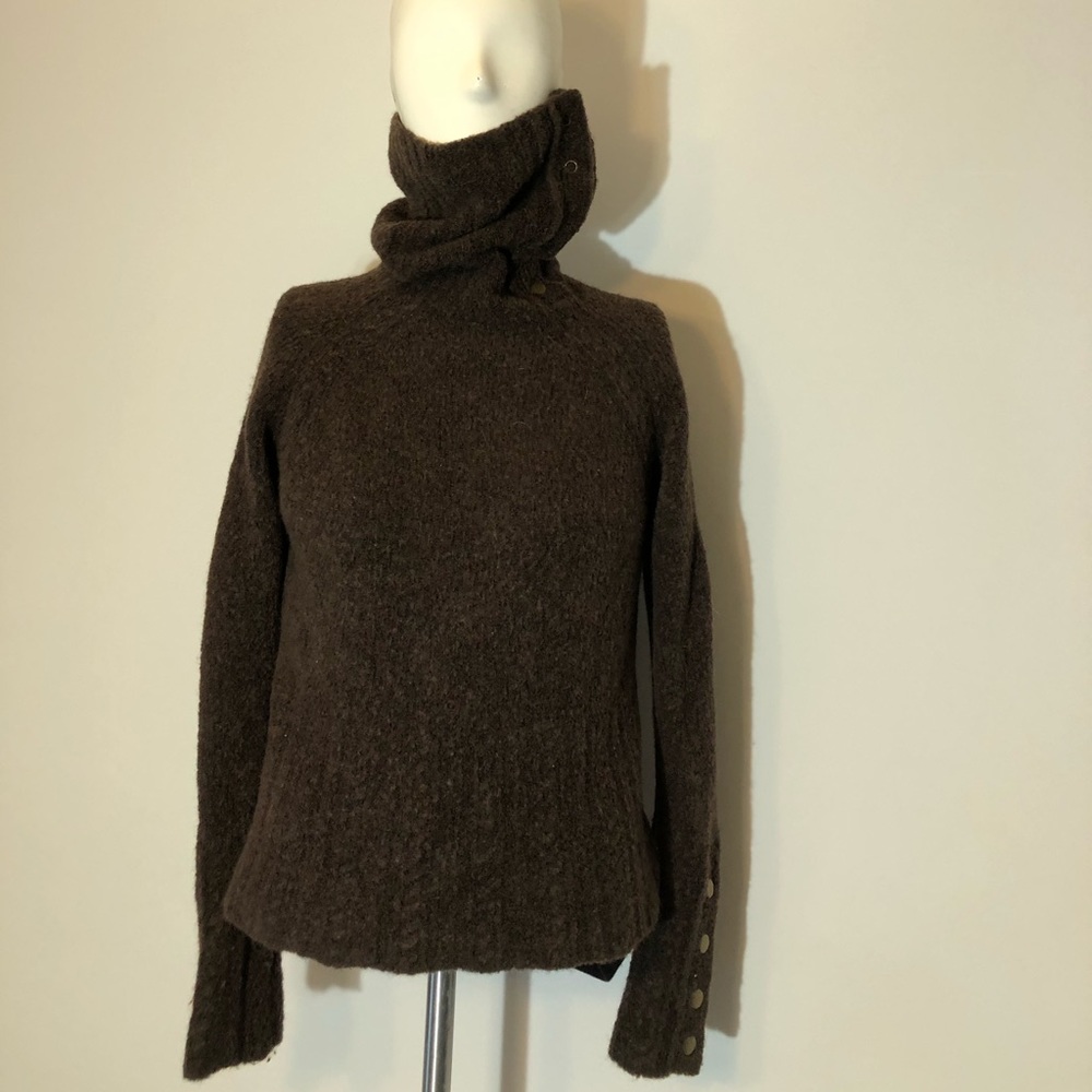 Women’s Neiman  Marcus Wool button Turtle Neck M